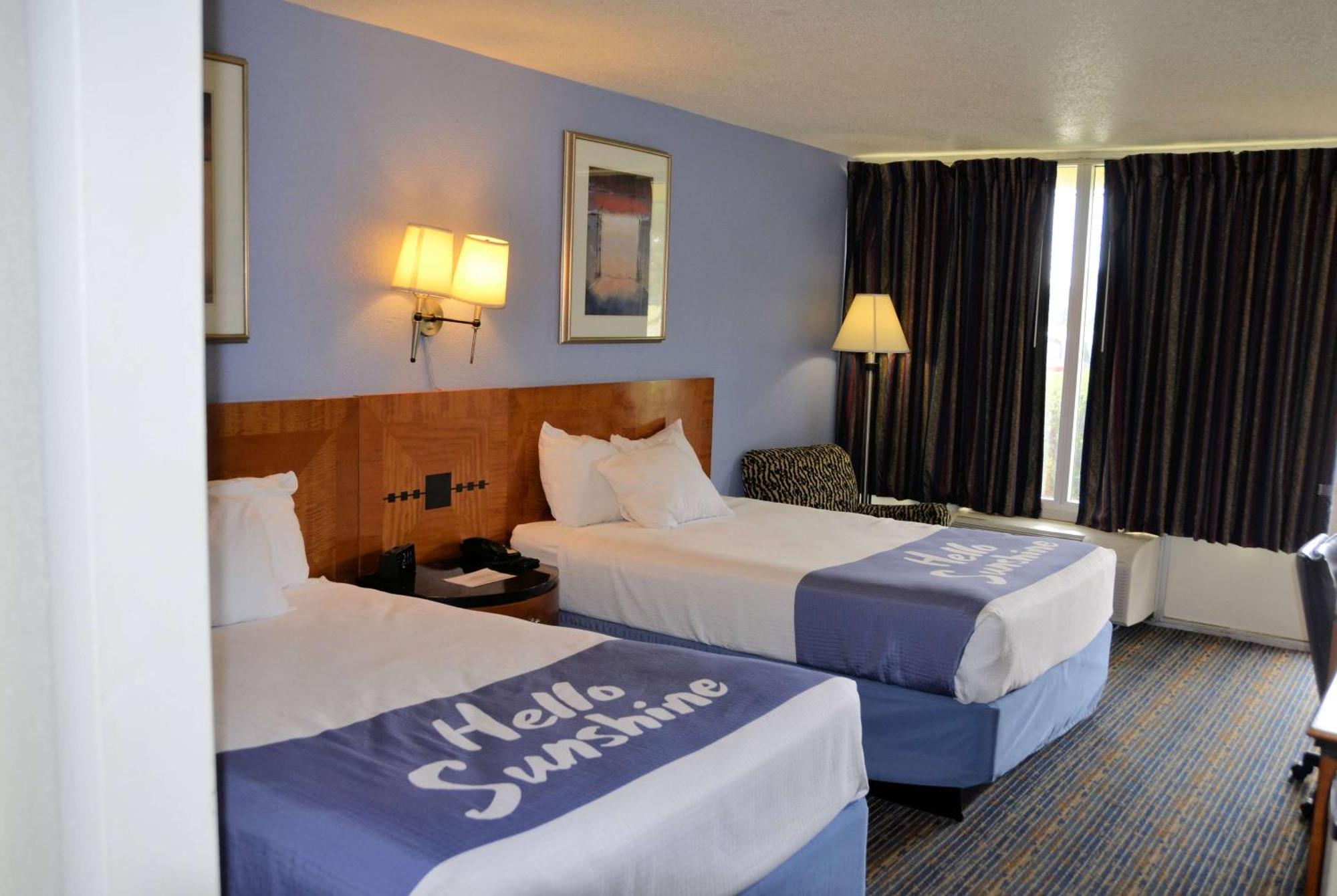 Days Inn By Wyndham Luray Shenandoah Exterior photo