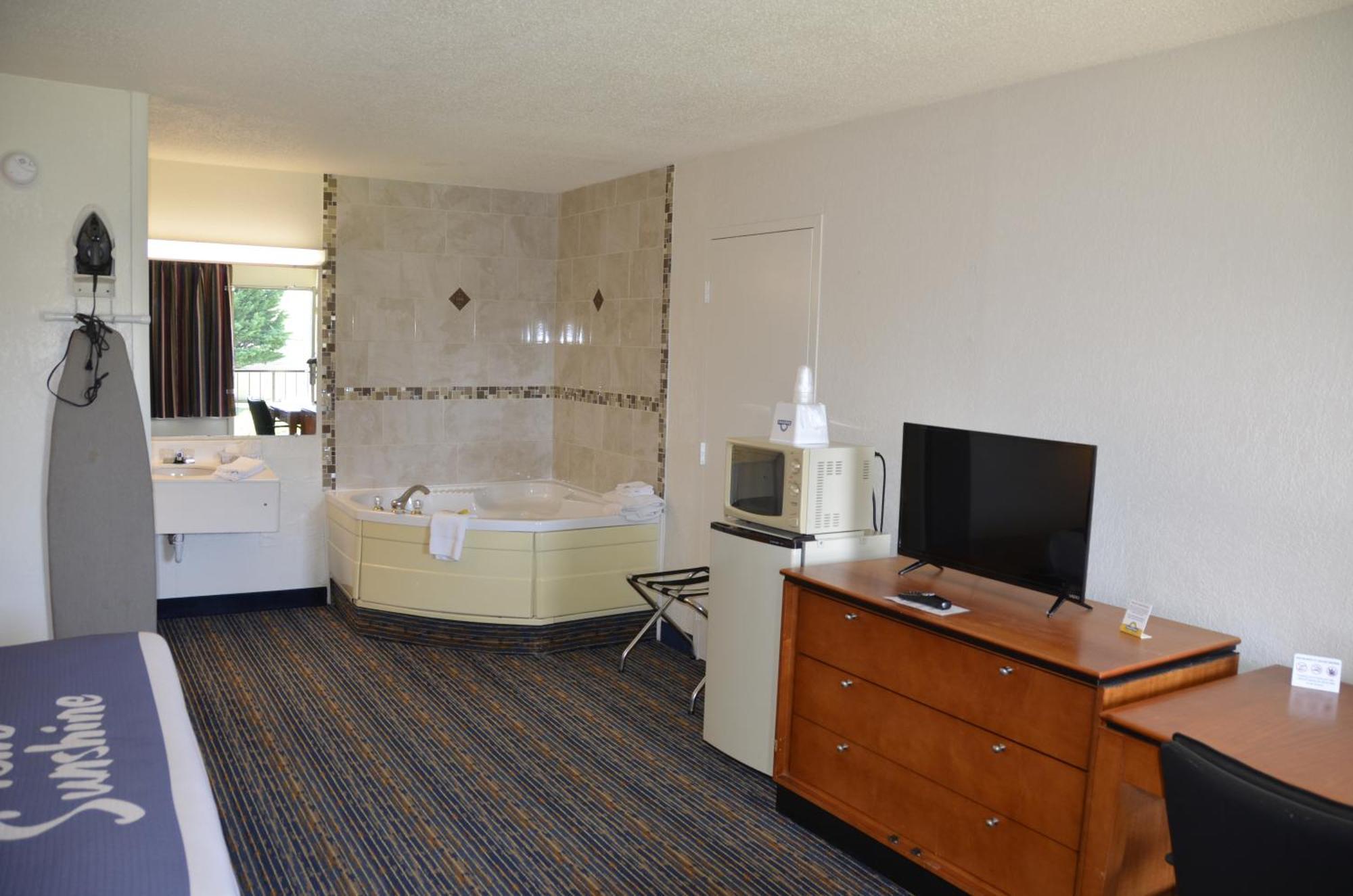 Days Inn By Wyndham Luray Shenandoah Exterior photo