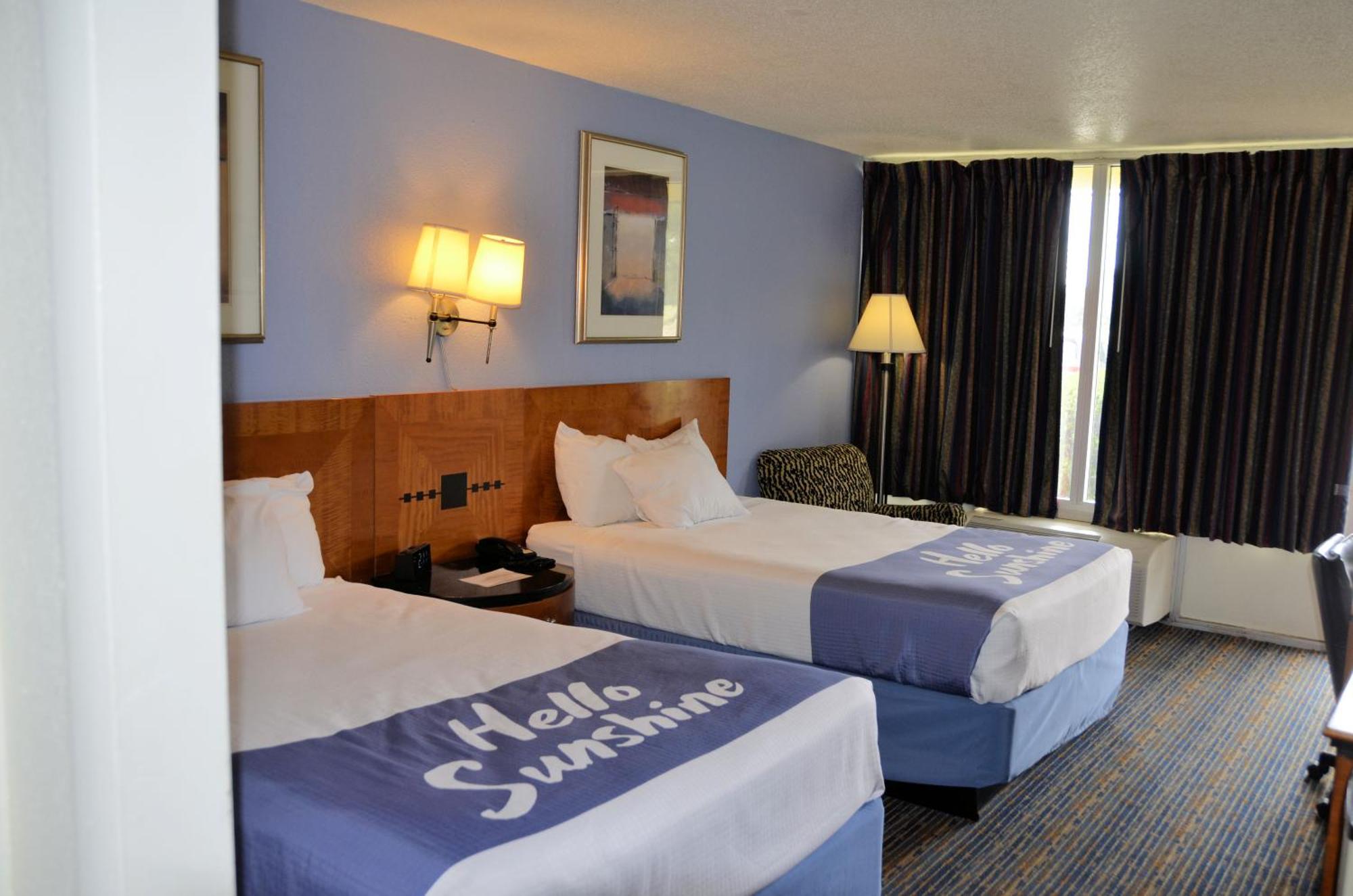Days Inn By Wyndham Luray Shenandoah Exterior photo